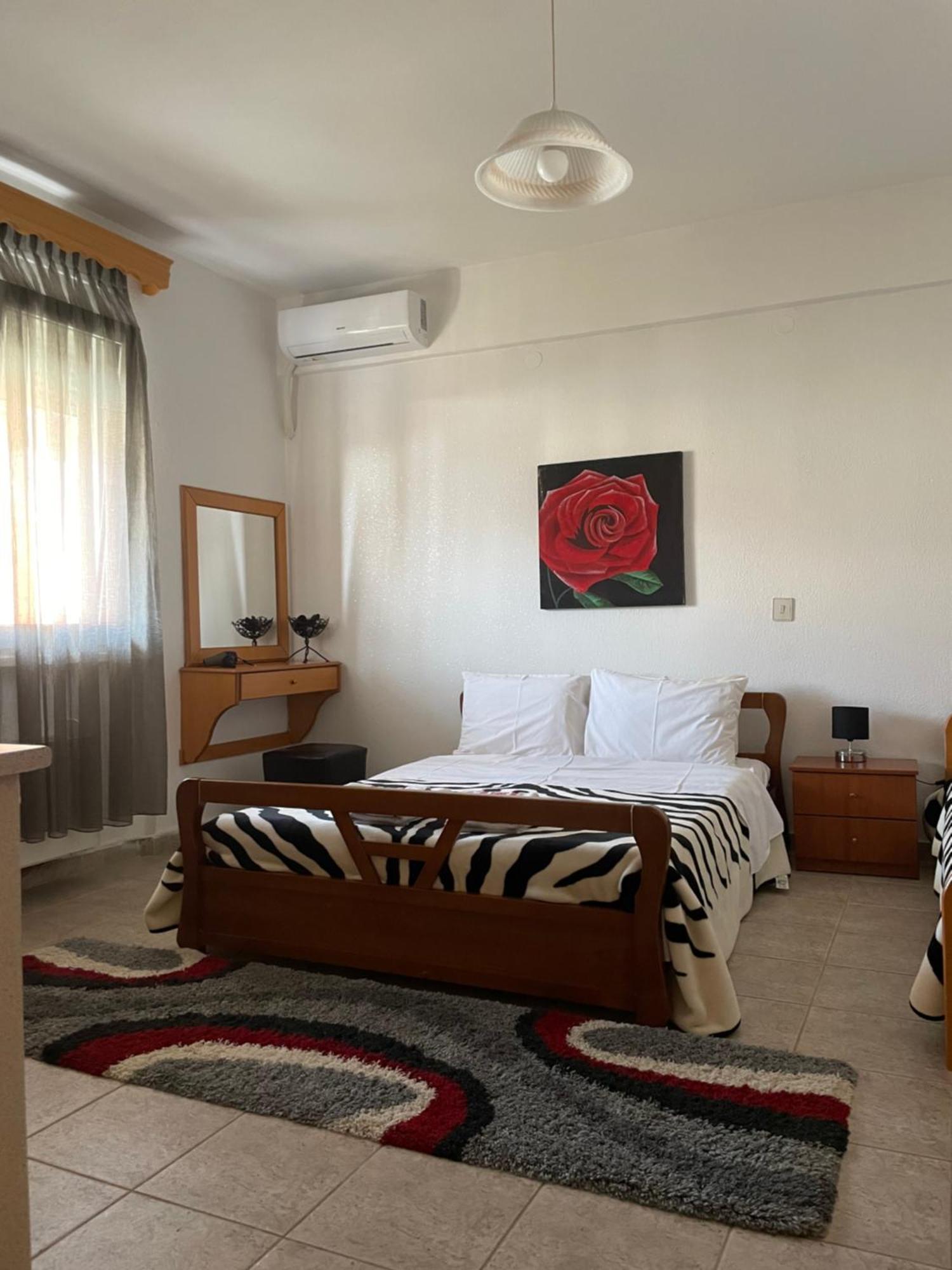 Voras Apartments Loutraki  Exterior photo